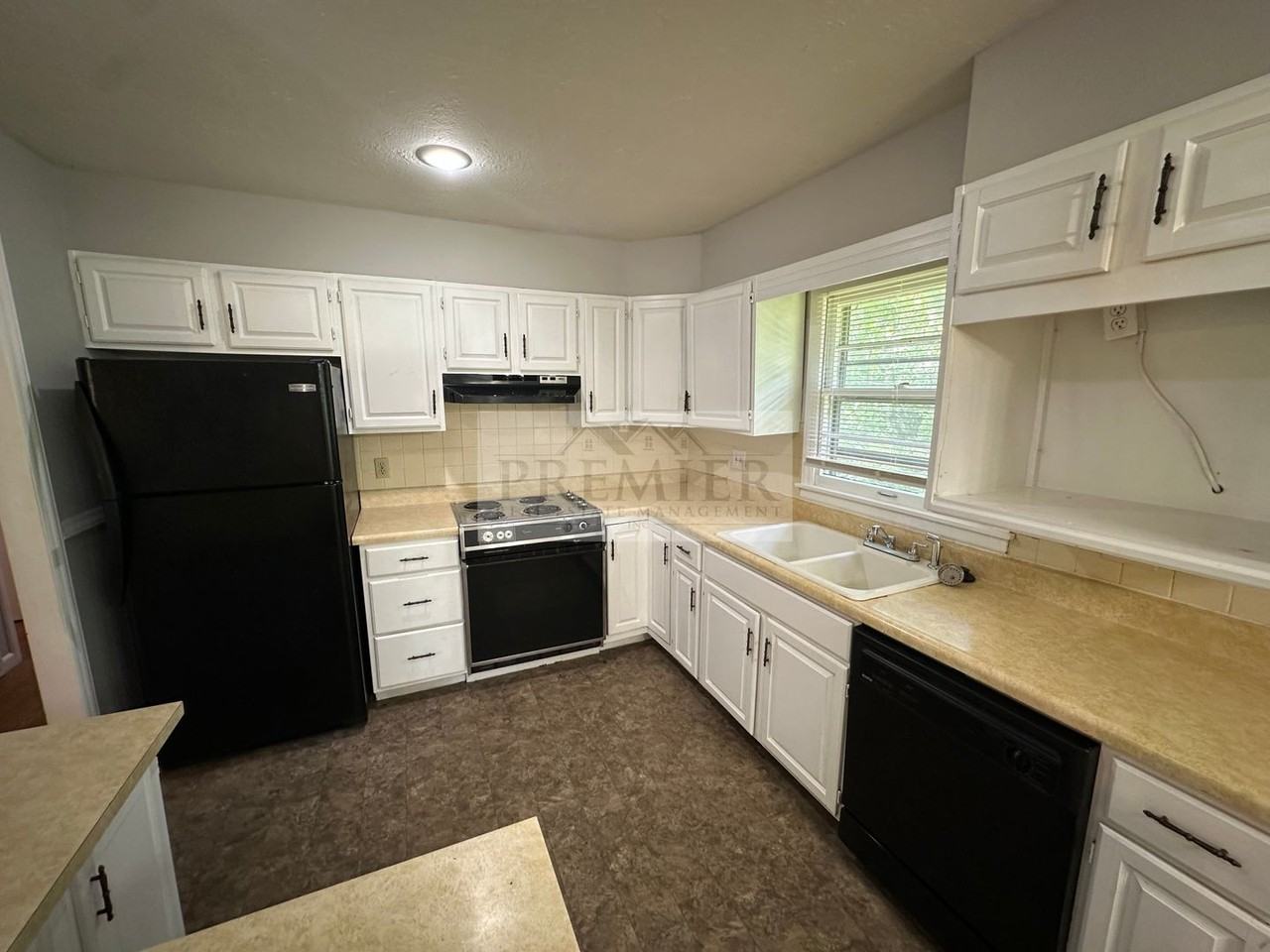 5312 Hunter St - Photo 5 of 17
