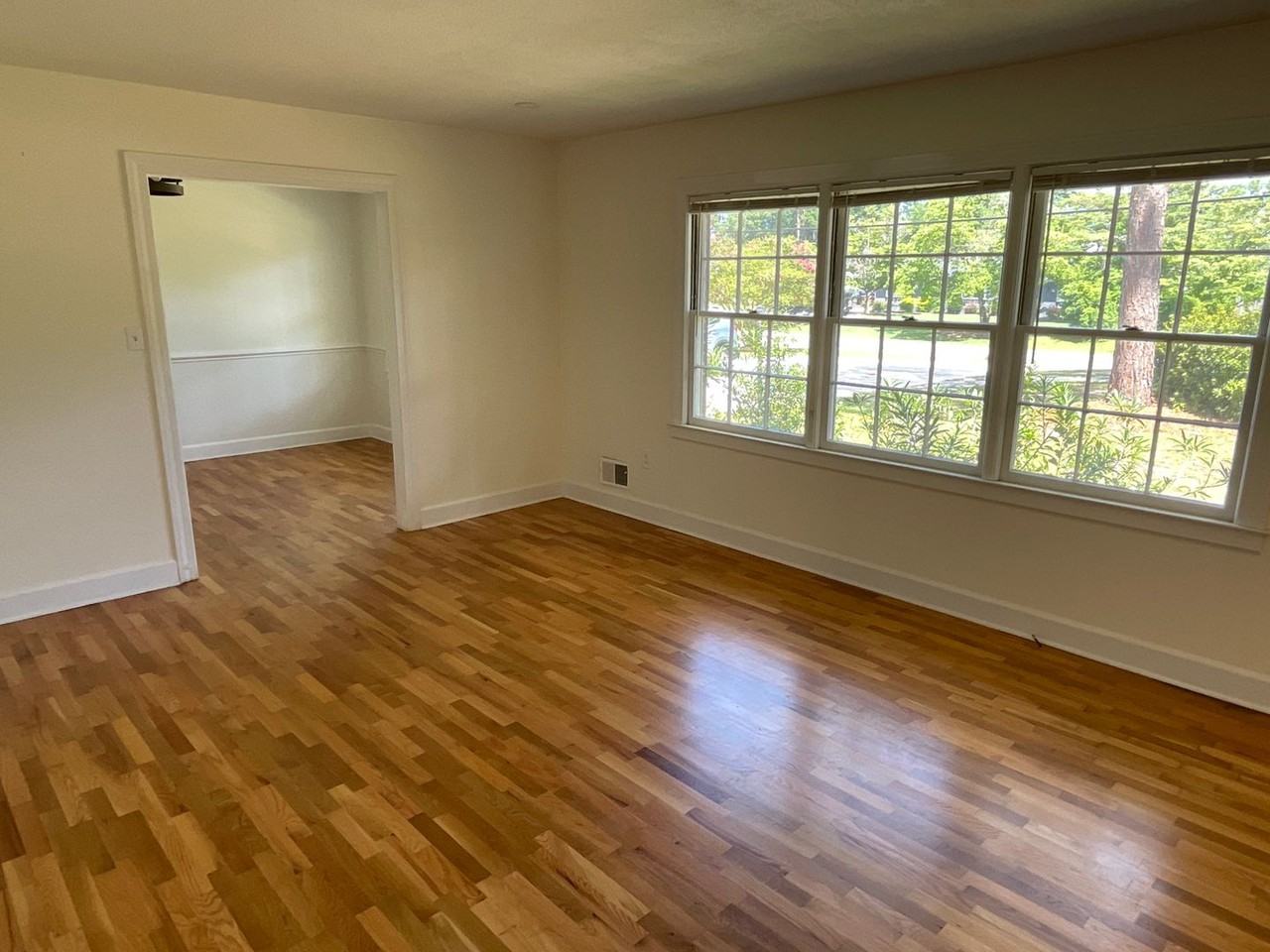 114 S Cardinal Dr - Photo 4 of 17