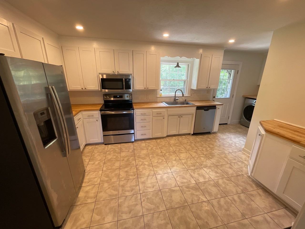 114 S Cardinal Dr - Photo 5 of 17