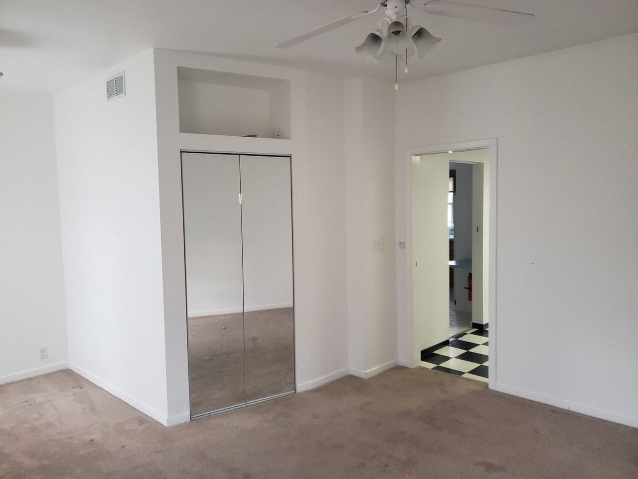 1001 S Walnut St - Photo 2 of 12
