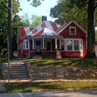 featured image of 800 N Lincoln St