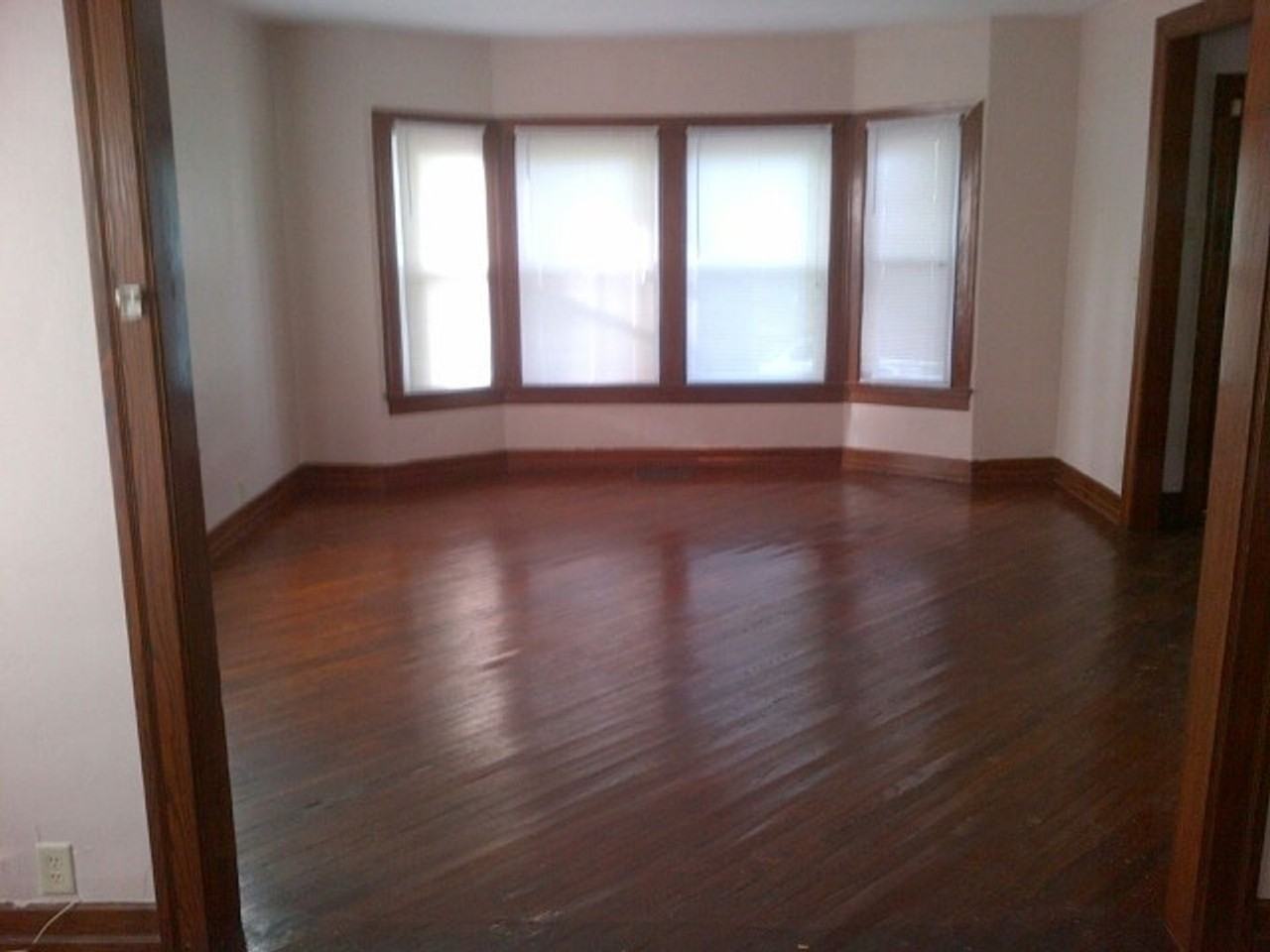 800 N Lincoln St - Photo 3 of 15