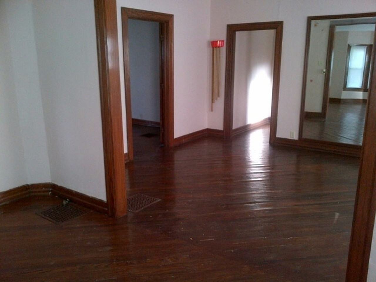 800 N Lincoln St - Photo 4 of 15