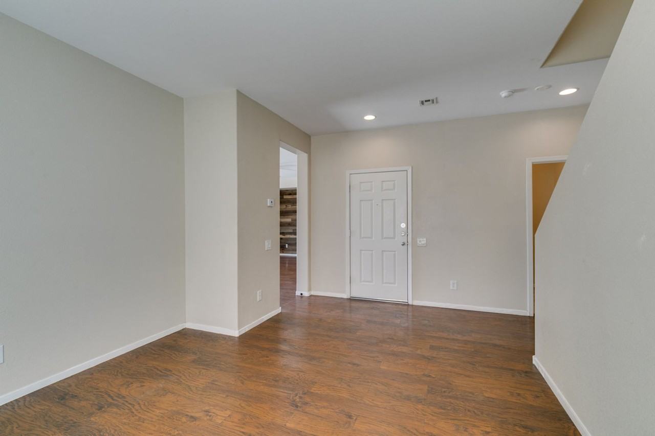 2925 Dowitcher Ave - Photo 2 of 45