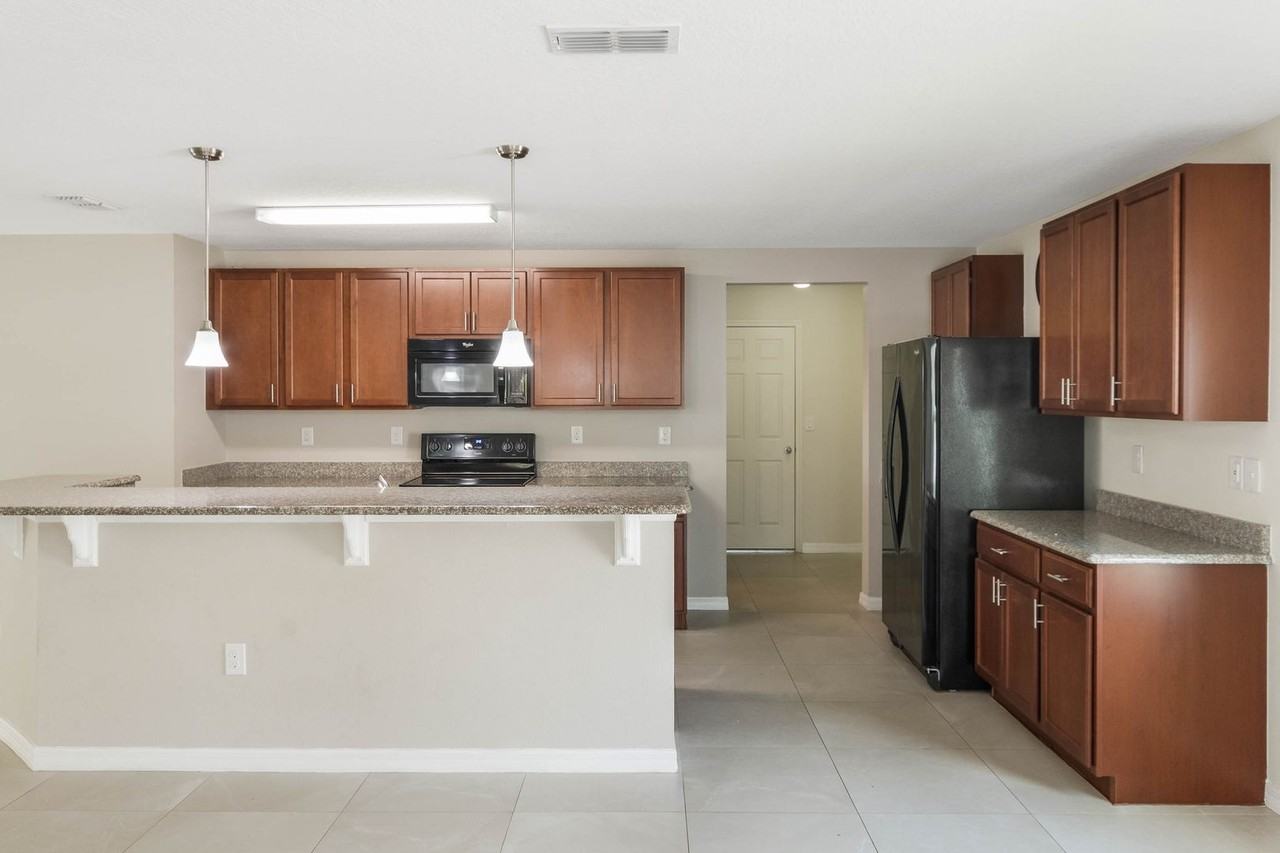 4602 Harvest Row Ln - Photo 4 of 39