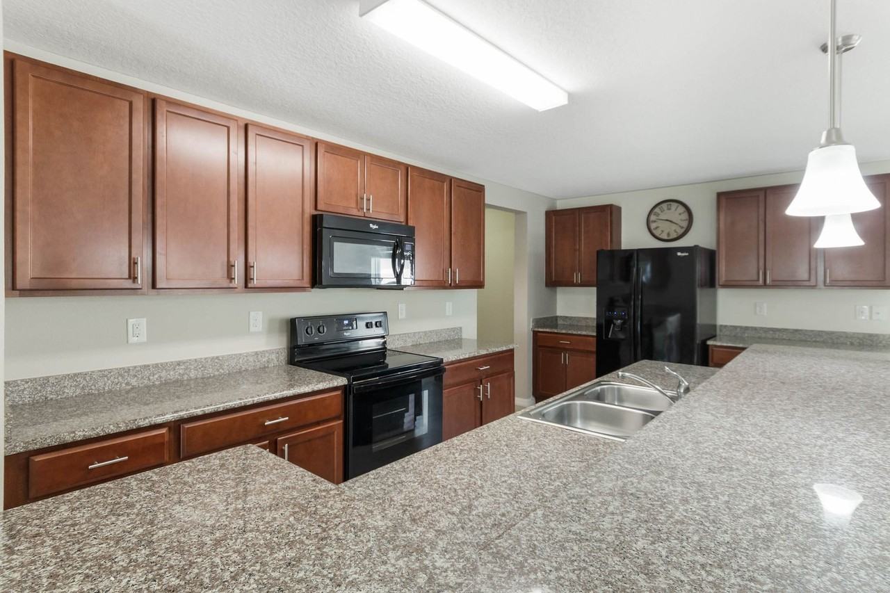4602 Harvest Row Ln - Photo 6 of 39