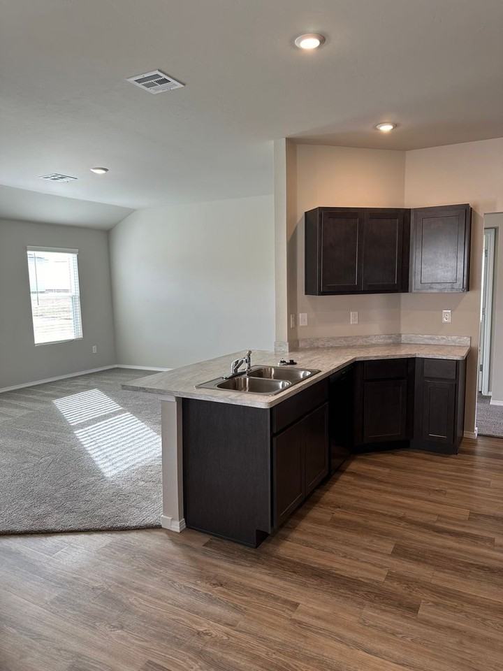 10004 Sw 42nd St - Photo 7 of 20