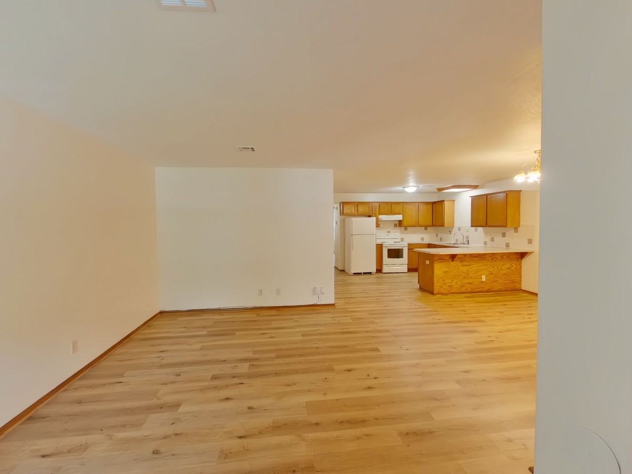 611 S Mount Carmel Ave - Photo 2 of 11