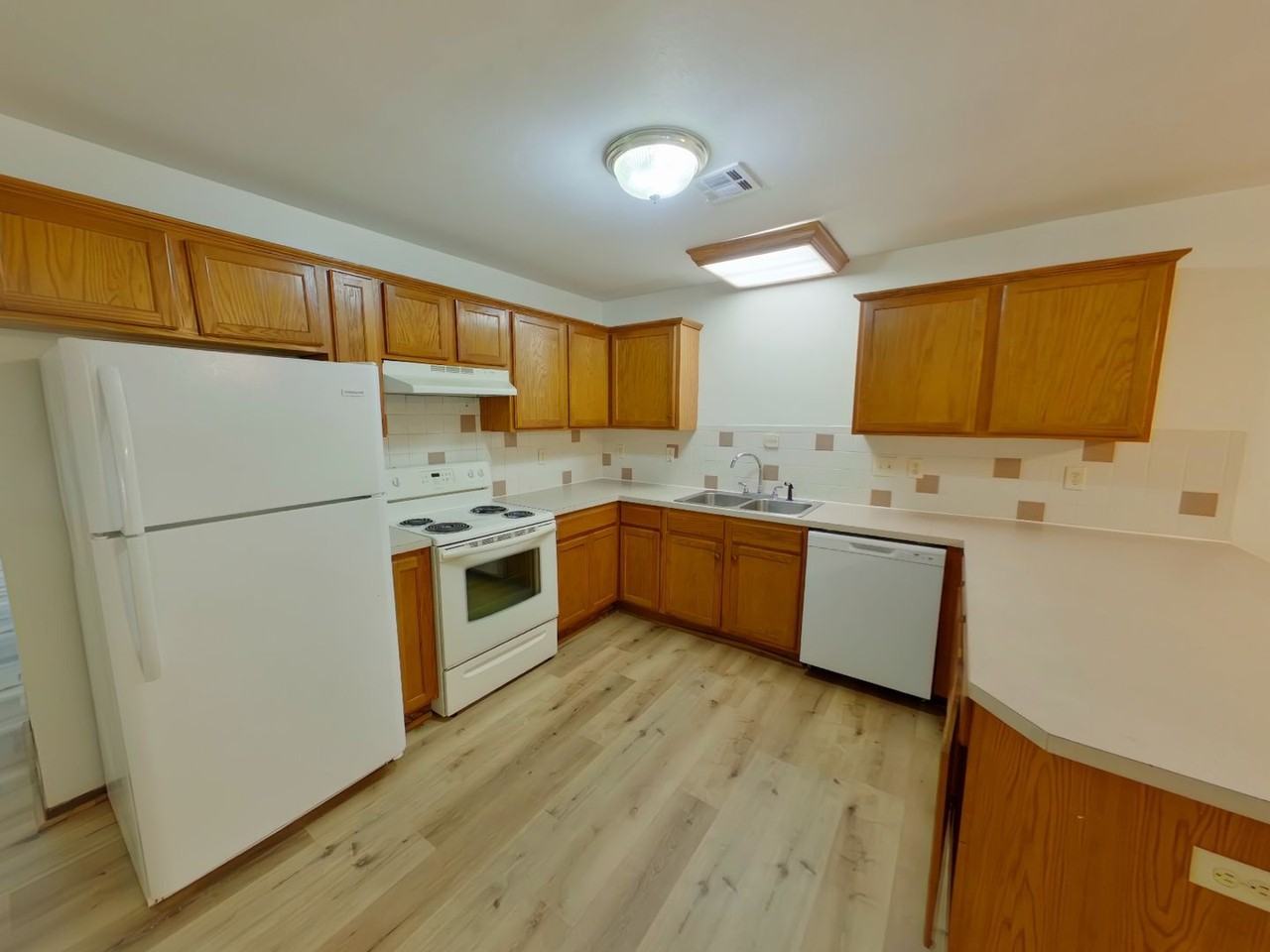 611 S Mount Carmel Ave - Photo 5 of 11