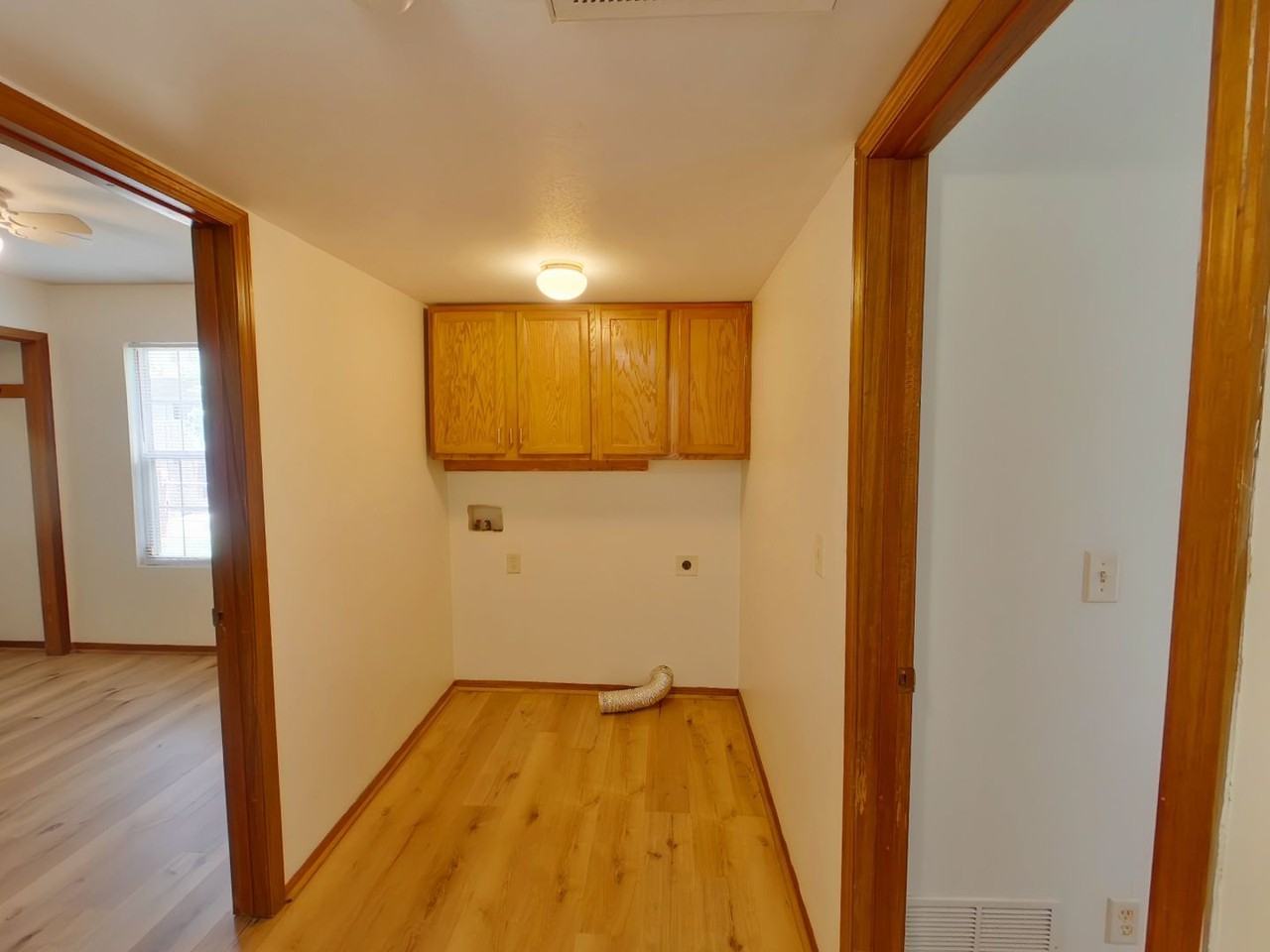 611 S Mount Carmel Ave - Photo 7 of 11