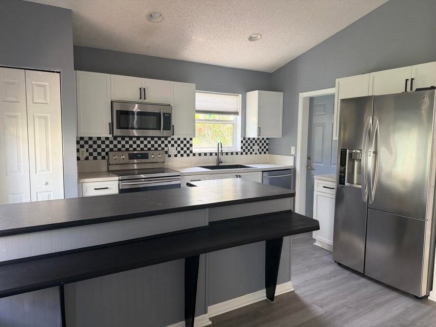1852 Capeside Cir - Photo 5 of 13