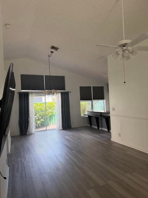 1852 Capeside Cir - Photo 7 of 13