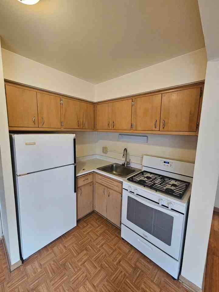 1851 N Oakland Ave (18 Unit) - Photo 3 of 7