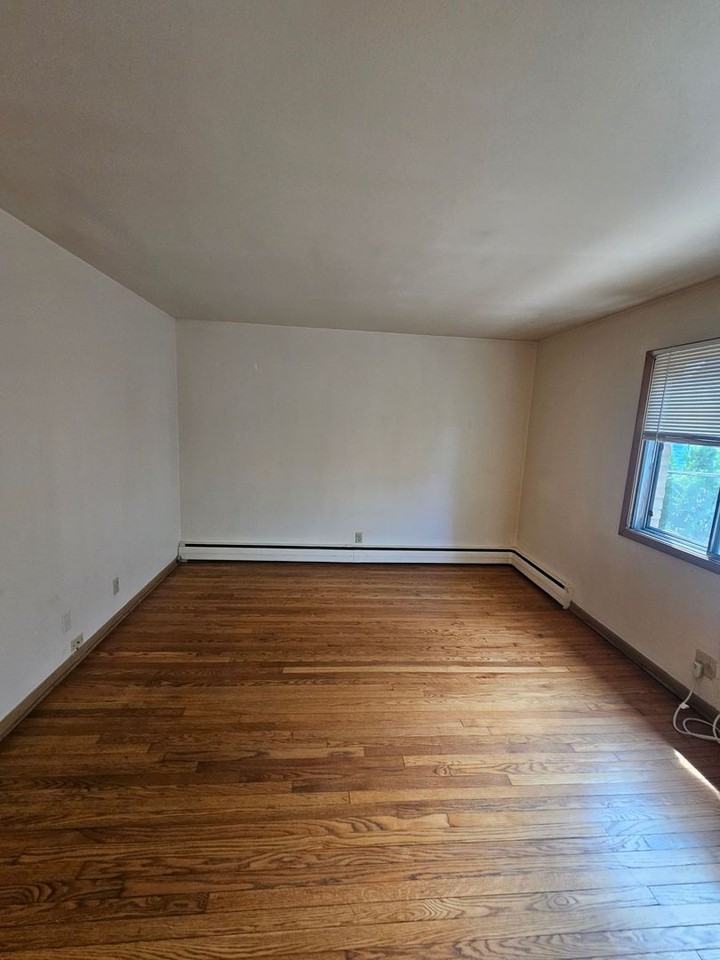 1851 N Oakland Ave (18 Unit) - Photo 4 of 7