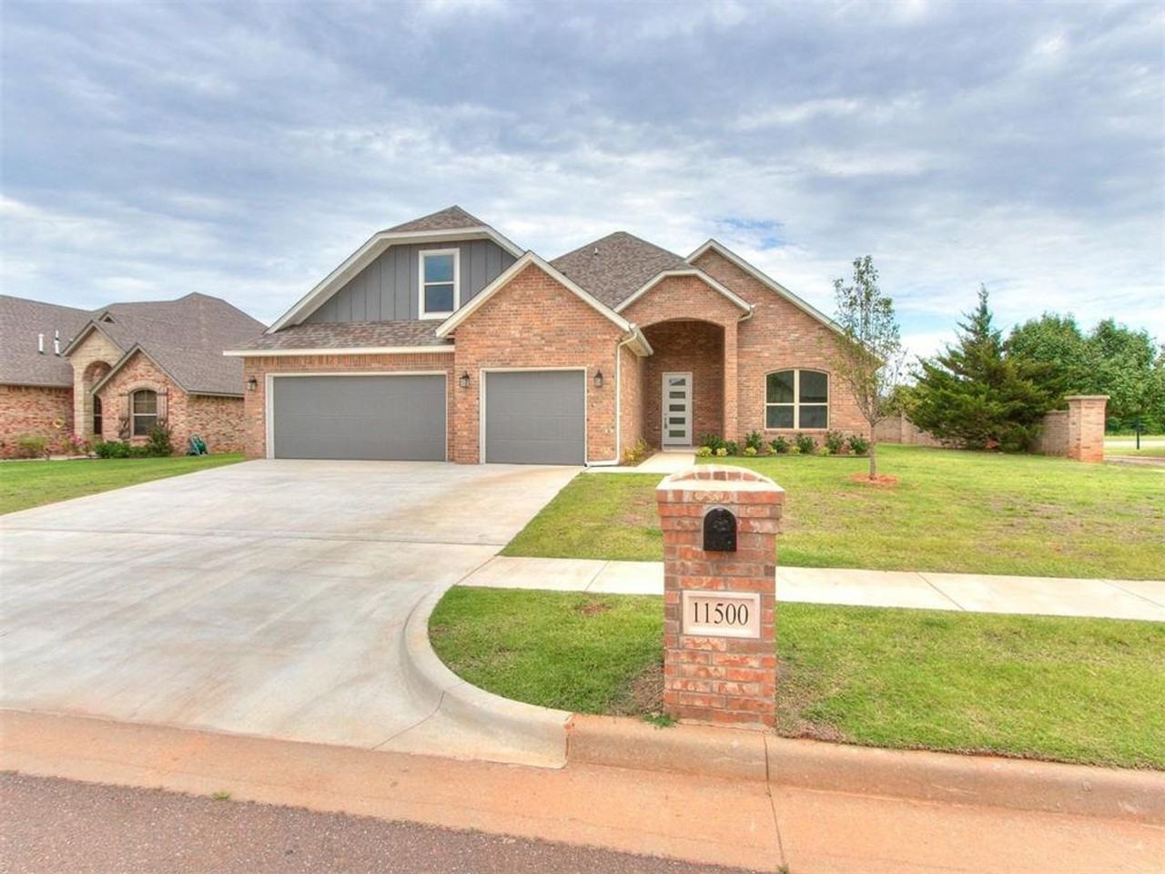 11500 Fairways Ave - Photo 2 of 44