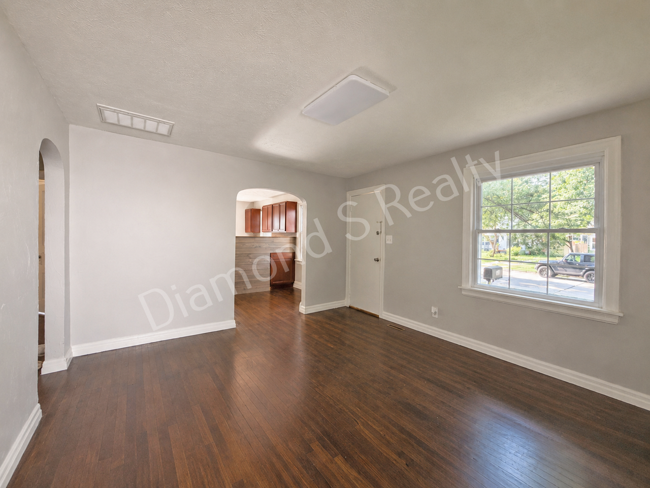 617 W Minota St - Photo 2 of 16