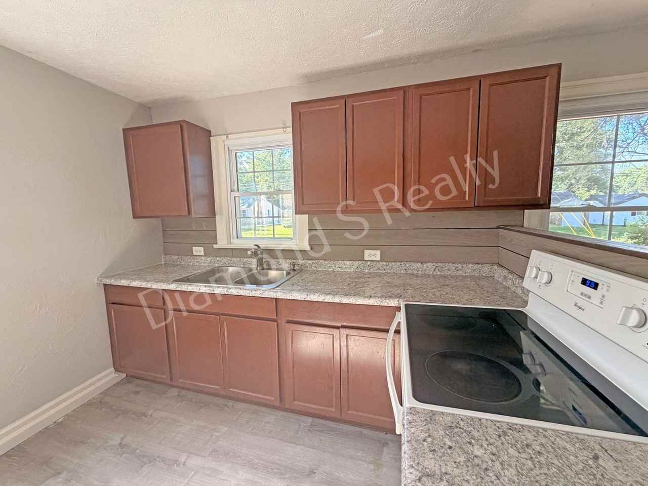 617 W Minota St - Photo 4 of 16