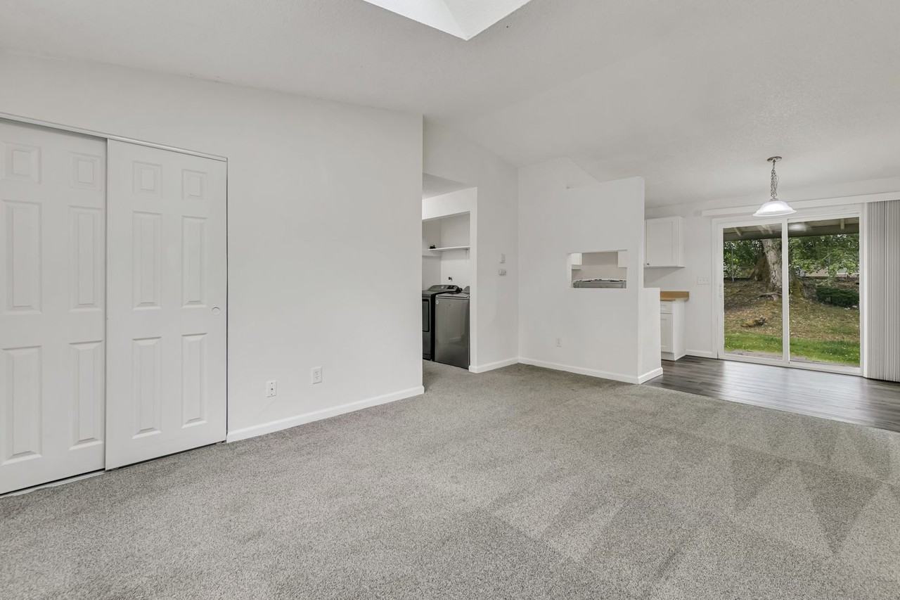 210 E 36th St - Photo 4 of 24