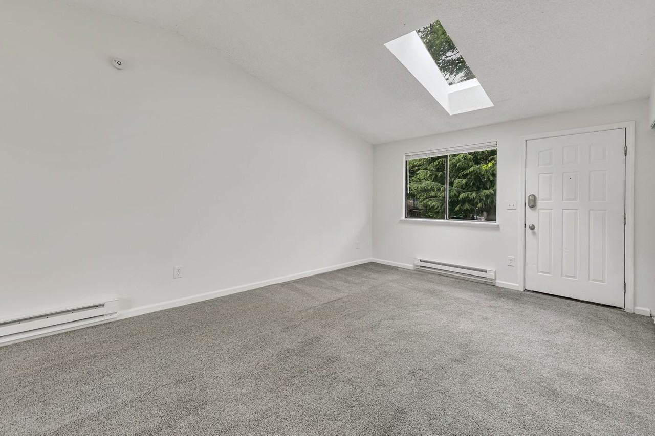 210 E 36th St - Photo 5 of 24