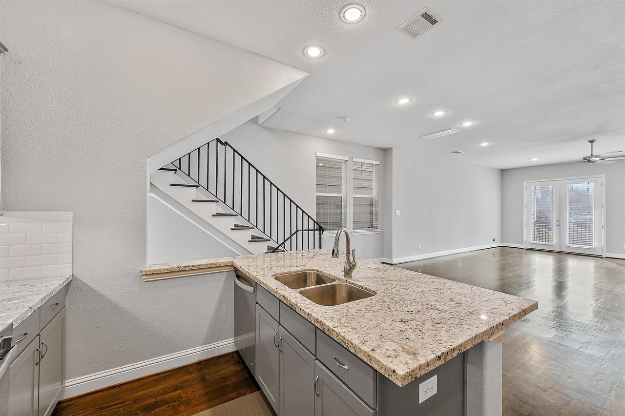 1221 W 19th St #B - Photo 2 of 26