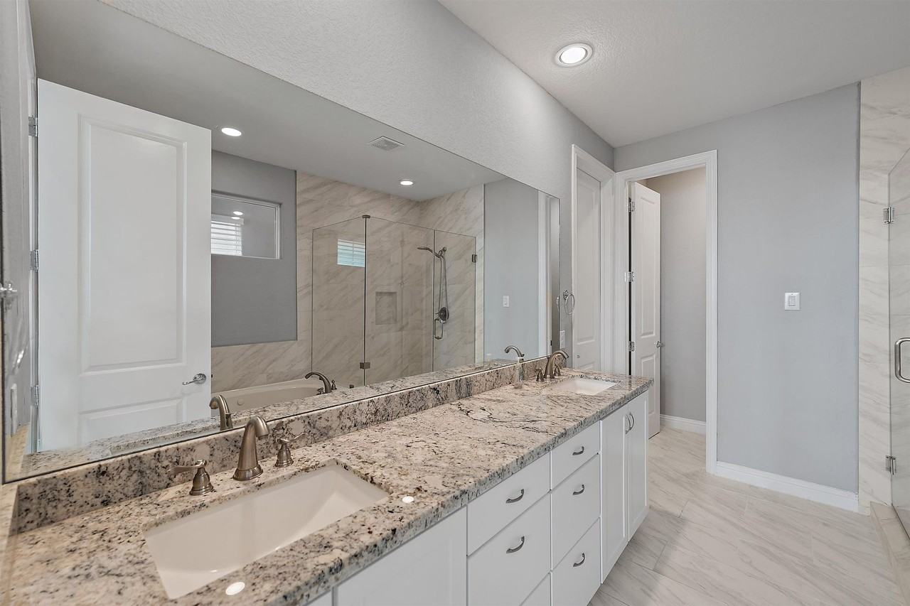 1221 W 19th St #B - Photo 5 of 26