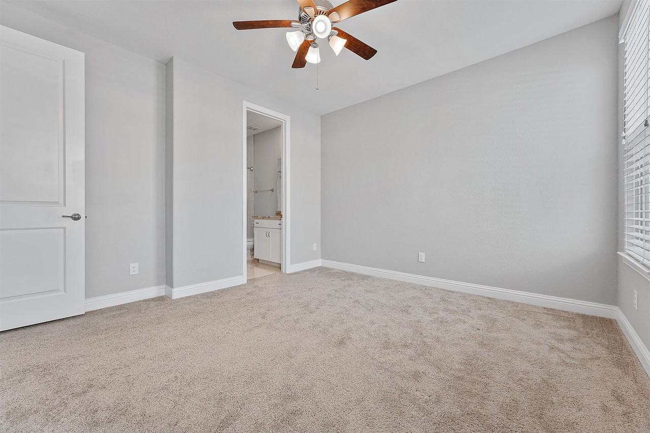 1221 W 19th St #B - Photo 6 of 26