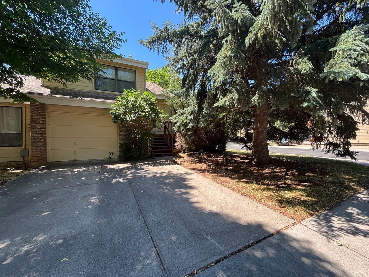 1047 Mirrormere Cir