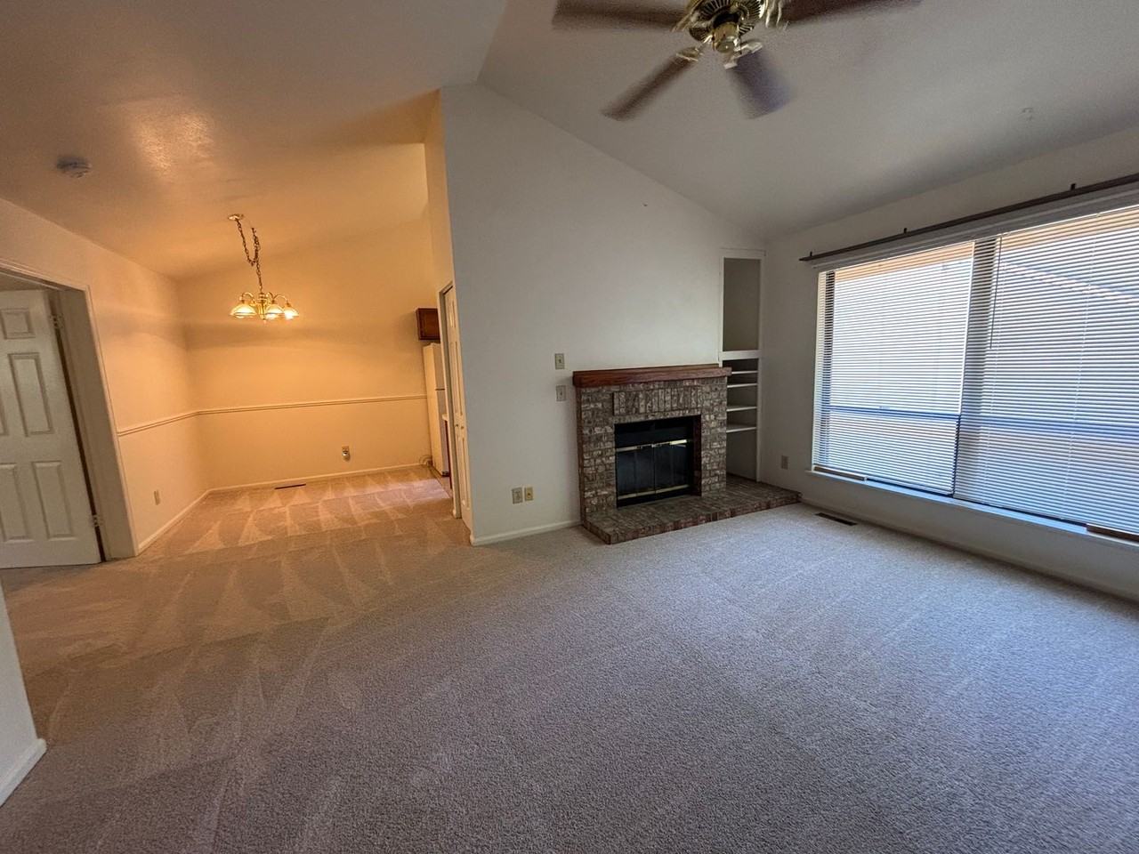 1047 Mirrormere Cir - Photo 4 of 24
