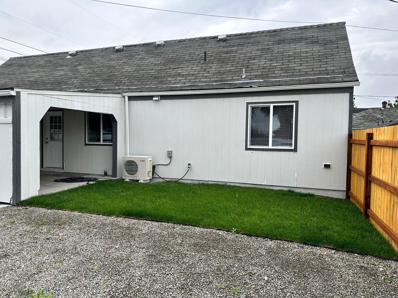 2526B S Sheridan Ave - Photo 2 of 16