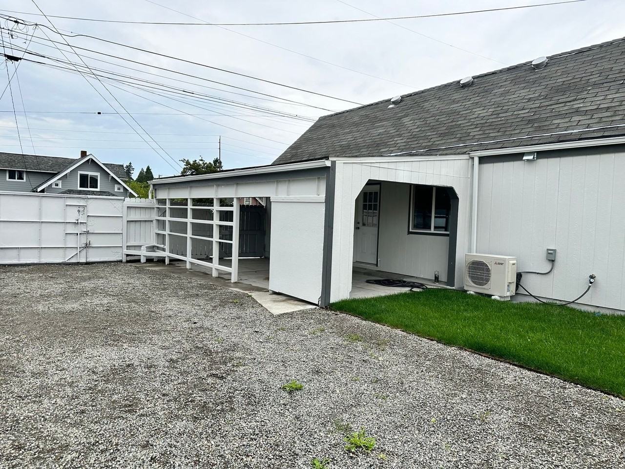 2526B S Sheridan Ave - Photo 3 of 16
