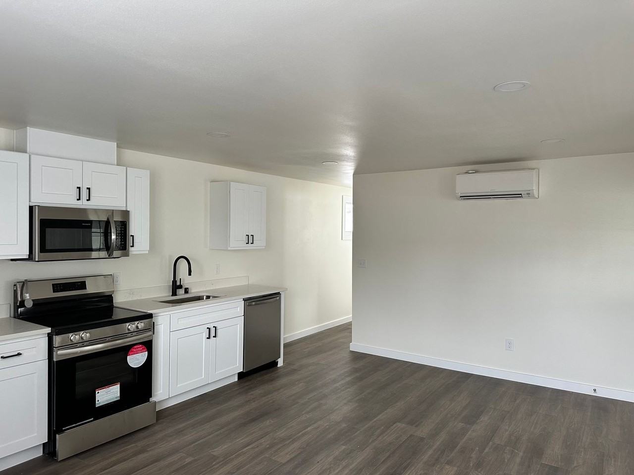 2526B S Sheridan Ave - Photo 6 of 16