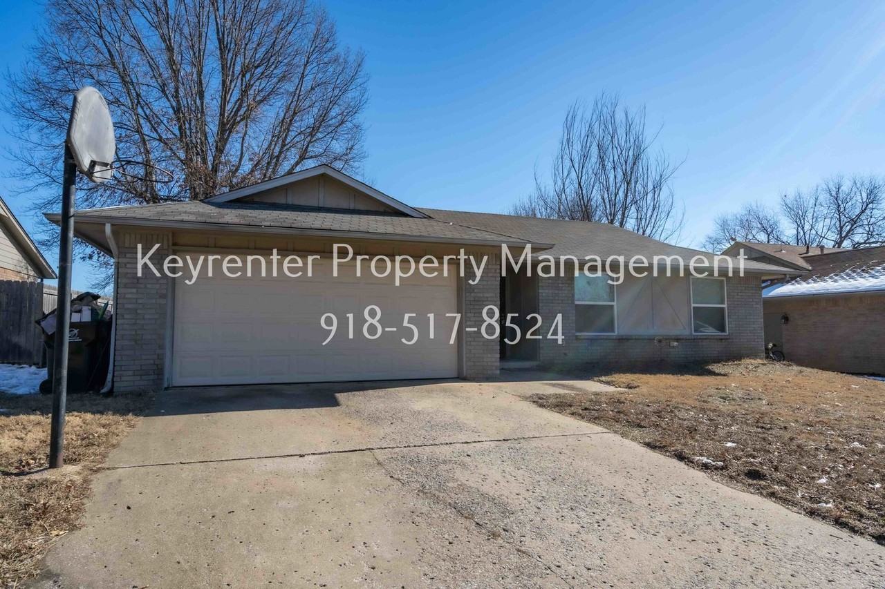 4601 S Cedar Ave - Photo 2 of 13