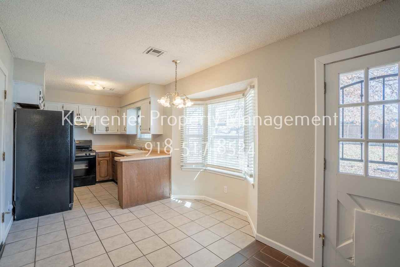 4601 S Cedar Ave - Photo 5 of 13