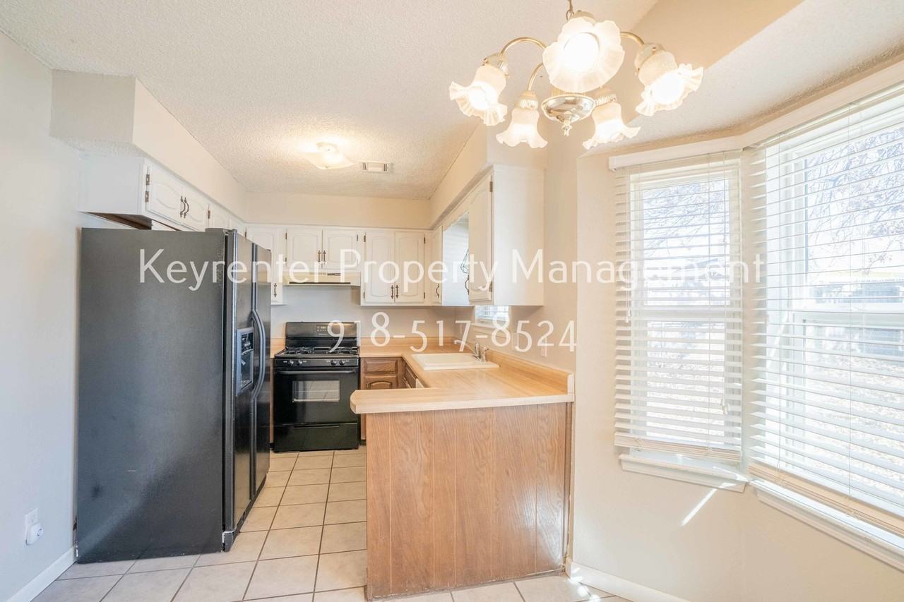 4601 S Cedar Ave - Photo 6 of 13
