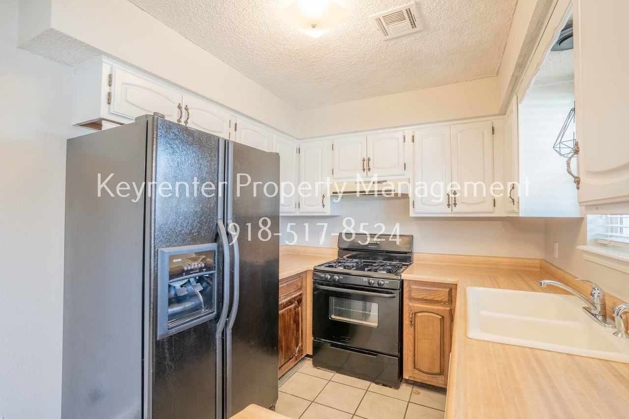 4601 S Cedar Ave - Photo 7 of 13
