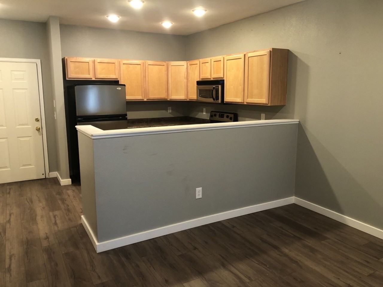 1002 Lucca Dr - Photo 3 of 15