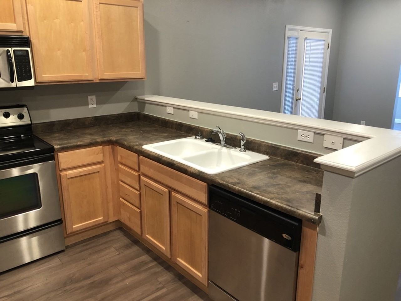 1002 Lucca Dr - Photo 5 of 15