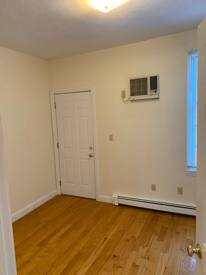 2 Hurley St - Photo 6 of 15