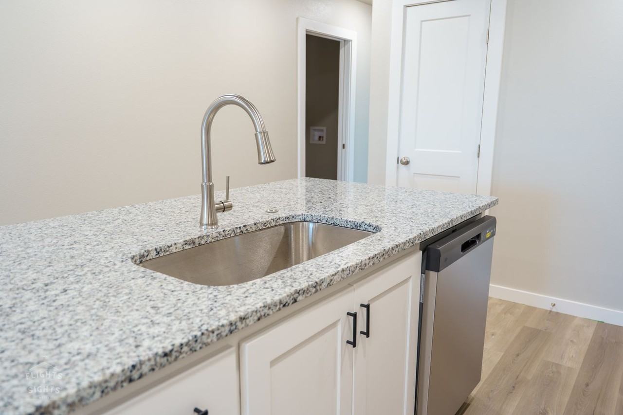 6120 Princess Ln - Photo 5 of 18
