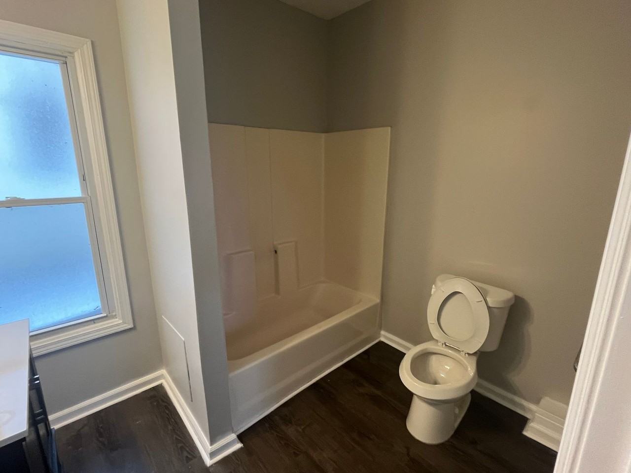 7728 Elton Ave - Photo 4 of 39