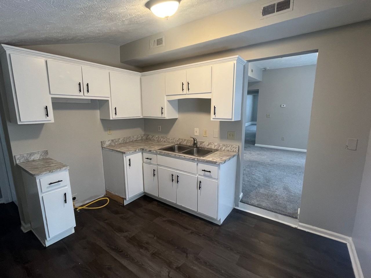 7728 Elton Ave - Photo 7 of 39