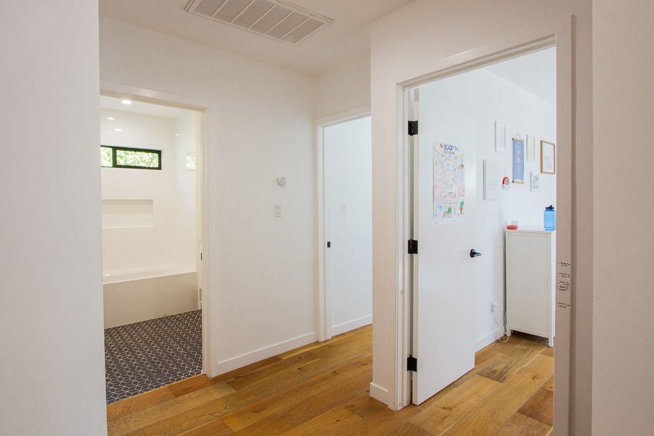 5527 W 77th St - Photo 5 of 39