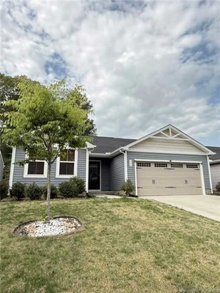 244 Mildred Dr - Photo 3 of 19