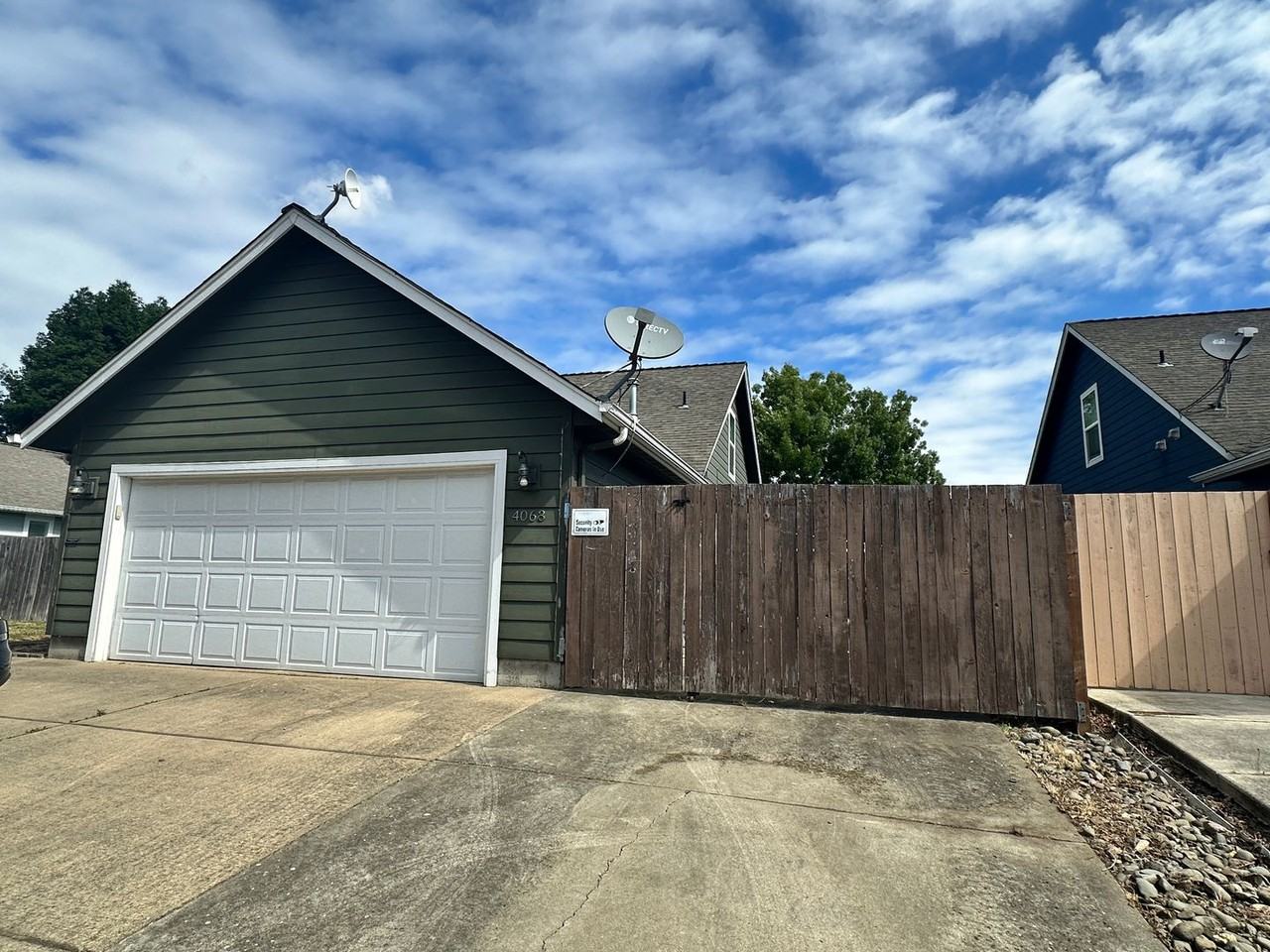 4063 Alameda Ave Ne - Photo 3 of 30