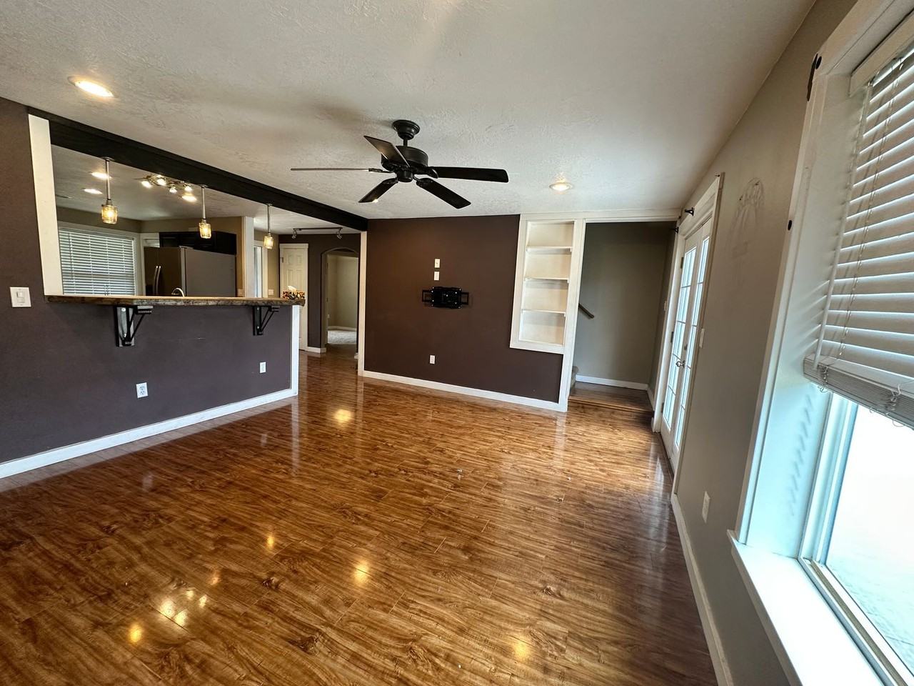 4063 Alameda Ave Ne - Photo 7 of 30