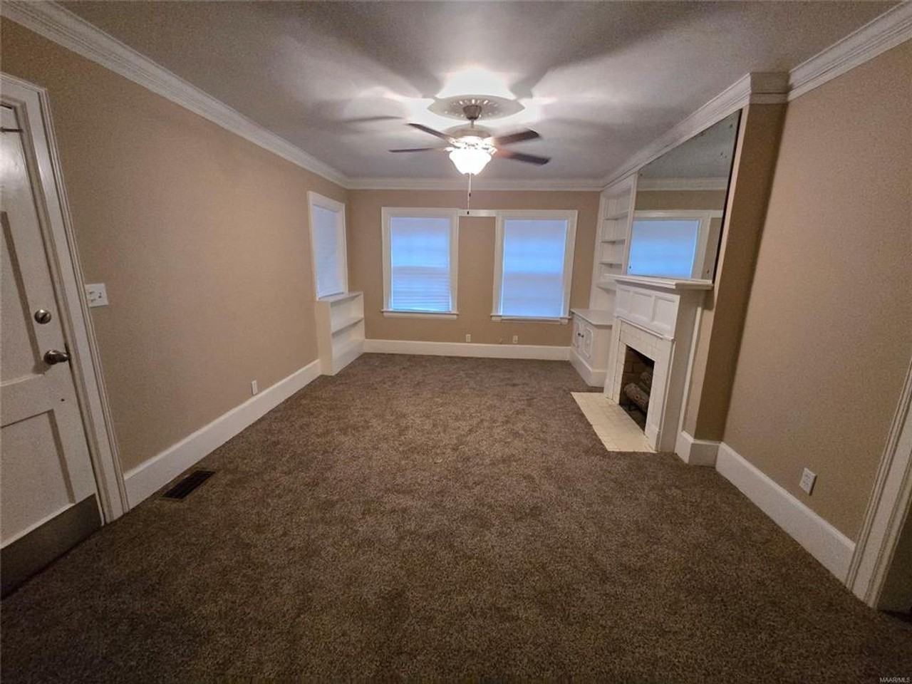 555 Morningview Dr - Photo 3 of 16
