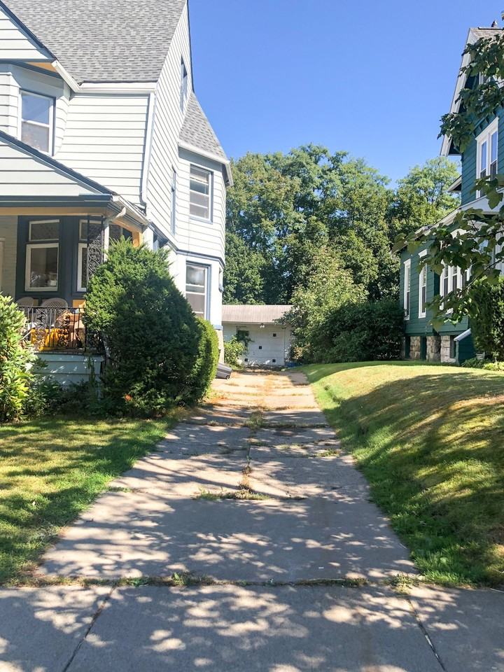 84 Chestnut St - Photo 4 of 7