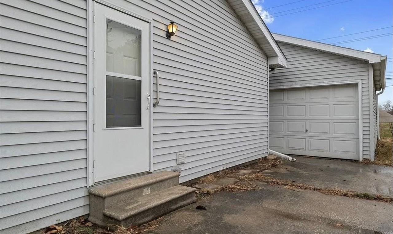 3033 Shadowfax Dr - Photo 2 of 23