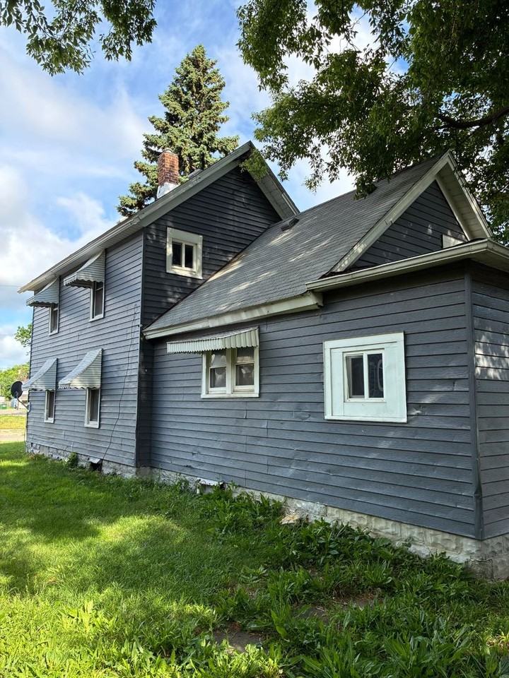 1703 Oakdale Ave - Photo 3 of 33