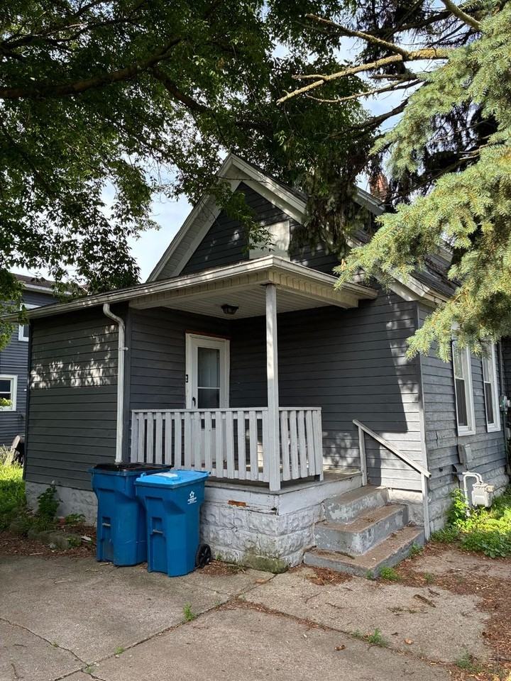 1703 Oakdale Ave - Photo 4 of 33